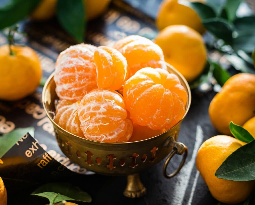 a bowl full of peeled clementine oranges